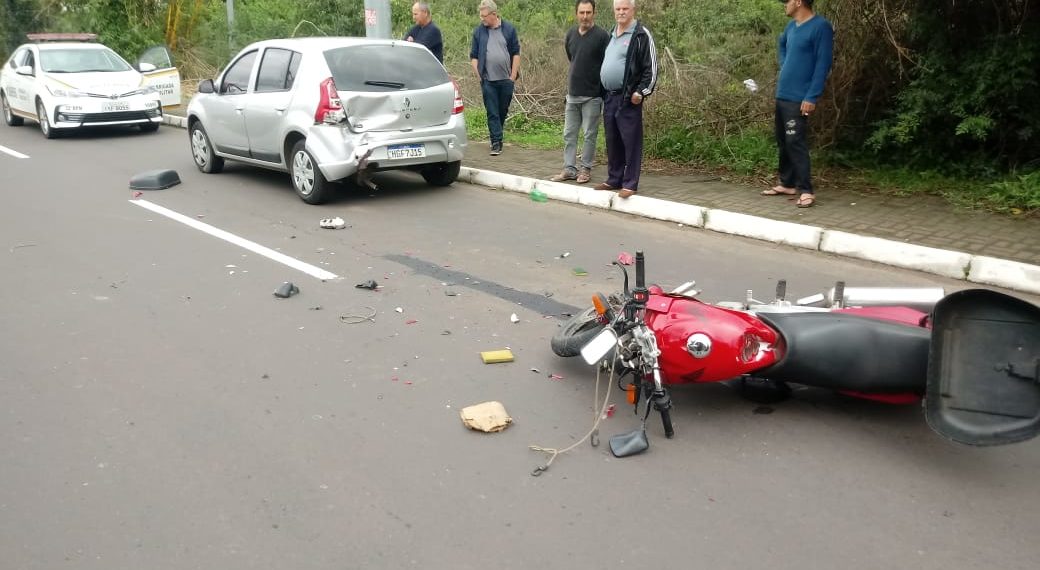 Motociclista sofre ferimentos após acidente na Av. dos Municípios, em Campo Bom