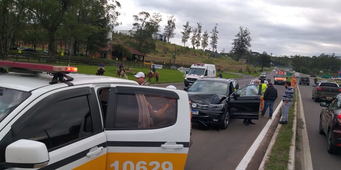 Motociclista sofre ferimentos após acidente no KM-22, da RS-239, em Campo Bom. Confira vídeo