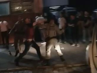 Homem agride brigadiano com socos na saída de casa noturna em Sapiranga, confira o vídeo: