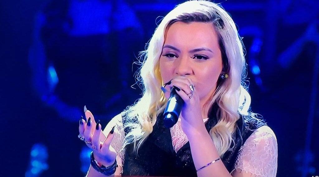 Steici Lauser brilha, mas não passa de fase no The Voice Brasil