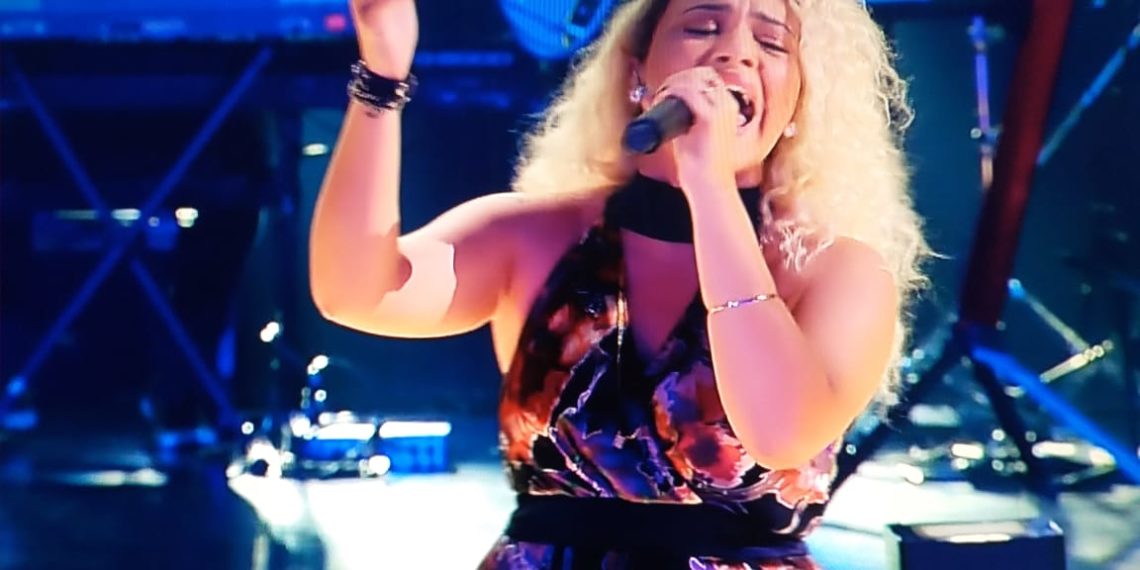 Steici Lauser vence batalha e passa para a próxima fase do The Voice Brasil