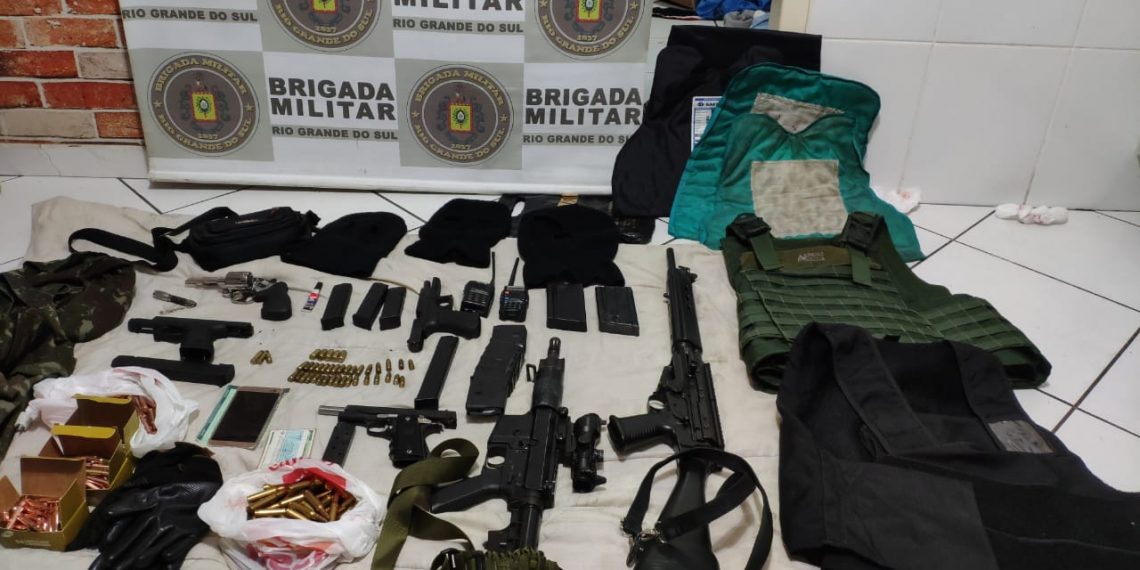 Em vídeo, bandidos exibiam armamento pesado usado em roubos em Sapiranga e Campo Bom. Confira