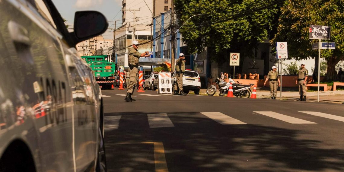 Brigada Militar realiza operação com barreiras no Centro de Sapiranga
