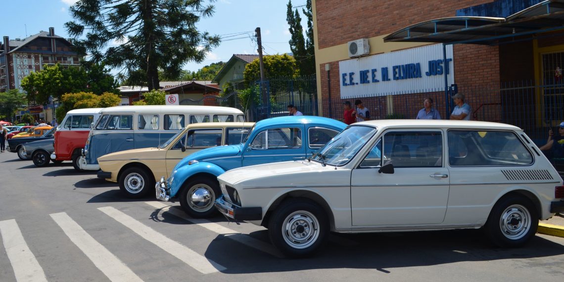 Nova Hartz realiza o 3º Encontro de Carros Antigos
