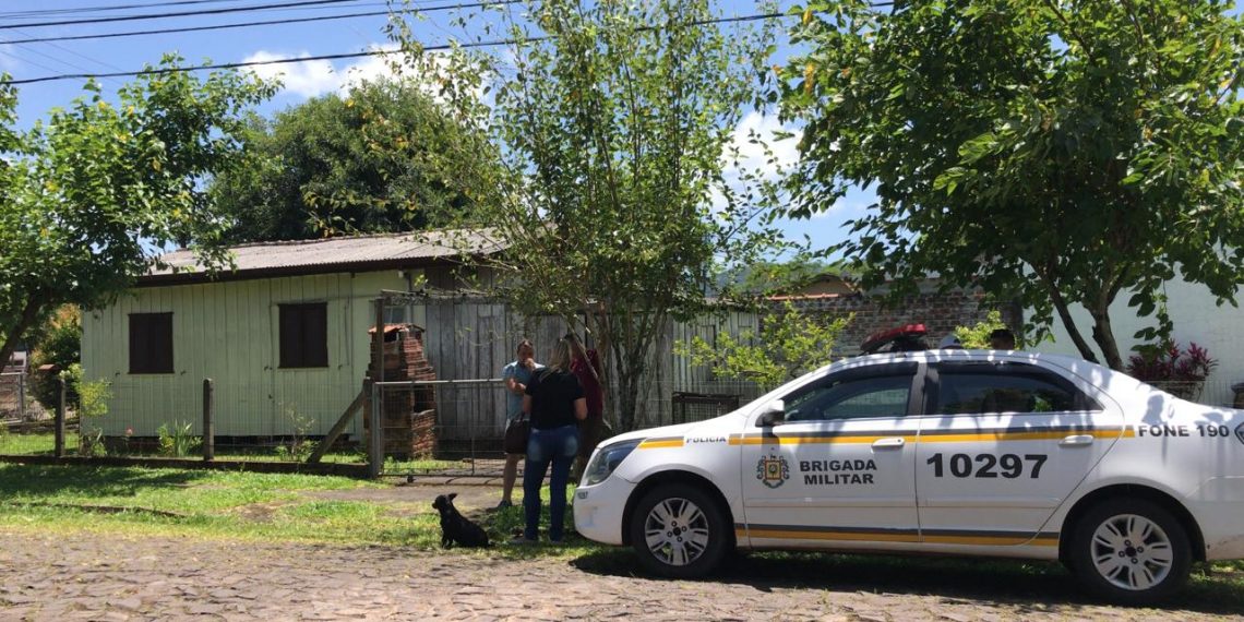Corpo de homem é encontrado com marca de tiro dentro de casa em Sapiranga