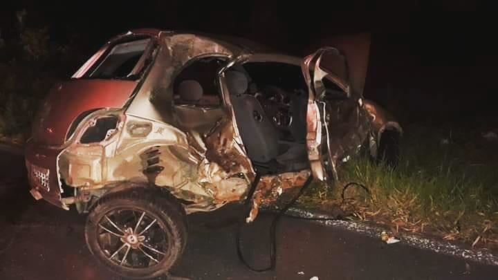 Carro com placas de Campo Bom capota ao desviar de acidente que vitimou casal em Capão da Canoa