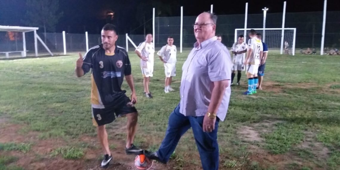 Alan Ruschel dá pontapé inicial e Praça Gilberto Konrath é oficialmente inaugurada