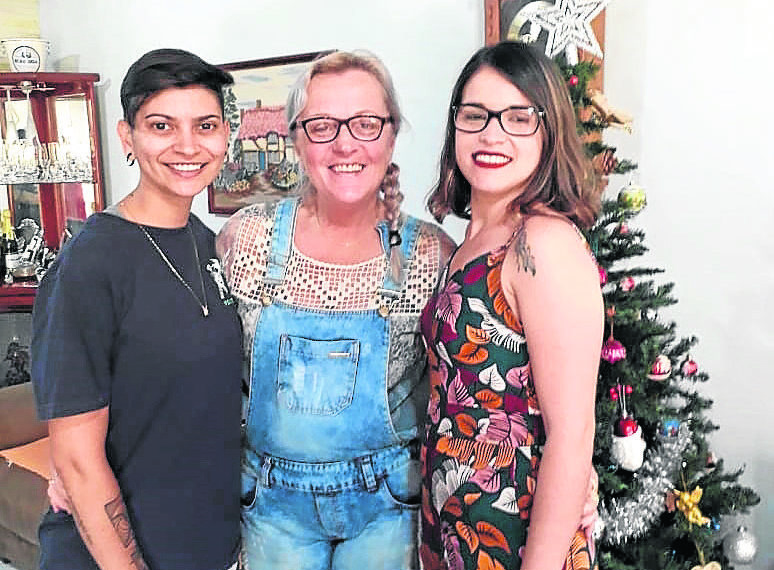 Filha herda dos pais a tradição de manter casa enfeitada