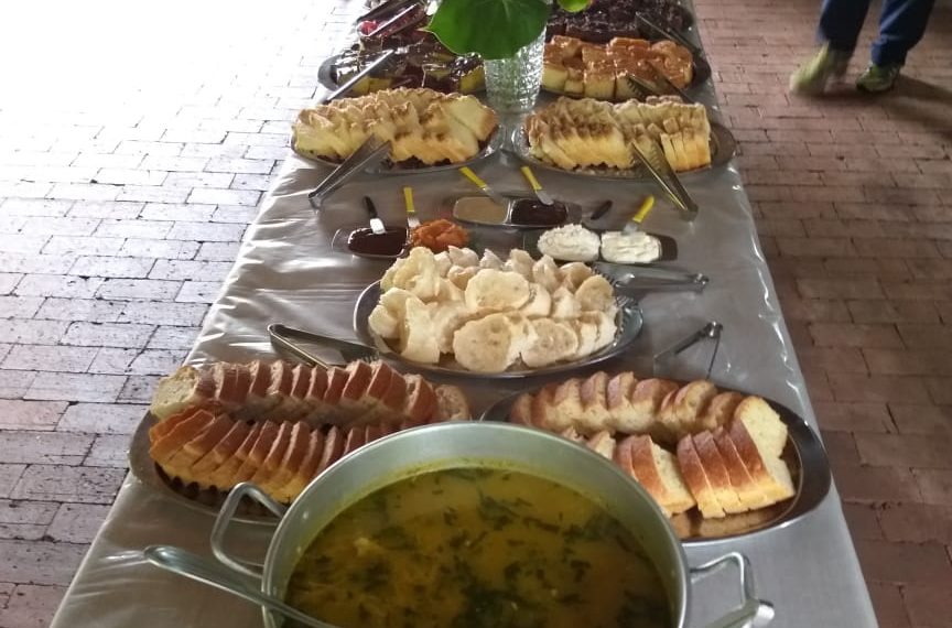 Família Schnorr abre as porteiras e serve cafés coloniais