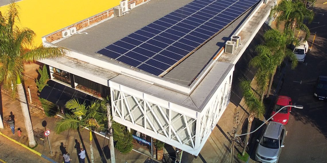 Debate sobre taxação na geração própria de energia solar enfrenta resistência do setor
