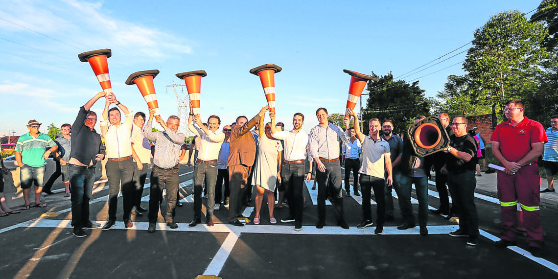 Cones ao alto em uma recente inauguração em Taquara