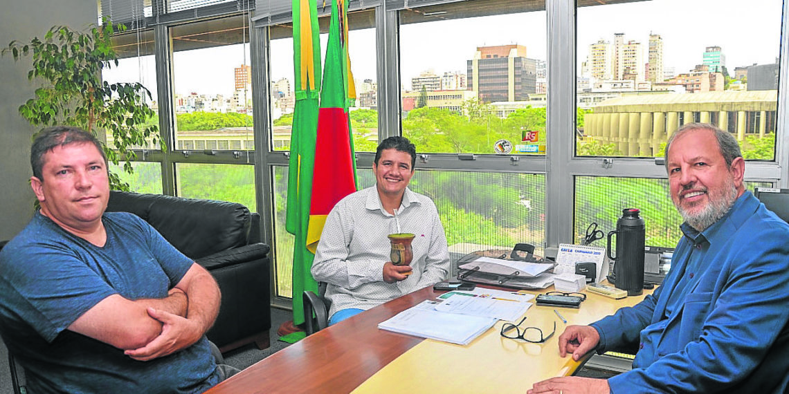 Adriano, presidente da Câmara de Vereadores de Sapiranga, articula horas-máquinas
