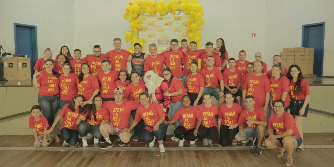 Natal Solidário da Italiany fez a  alegria de mais de 750 crianças no Ginásio Nenezão, em Sapiranga