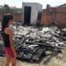 Mãe de duas crianças necessita de ajuda após ter casa destruída em incêndio
