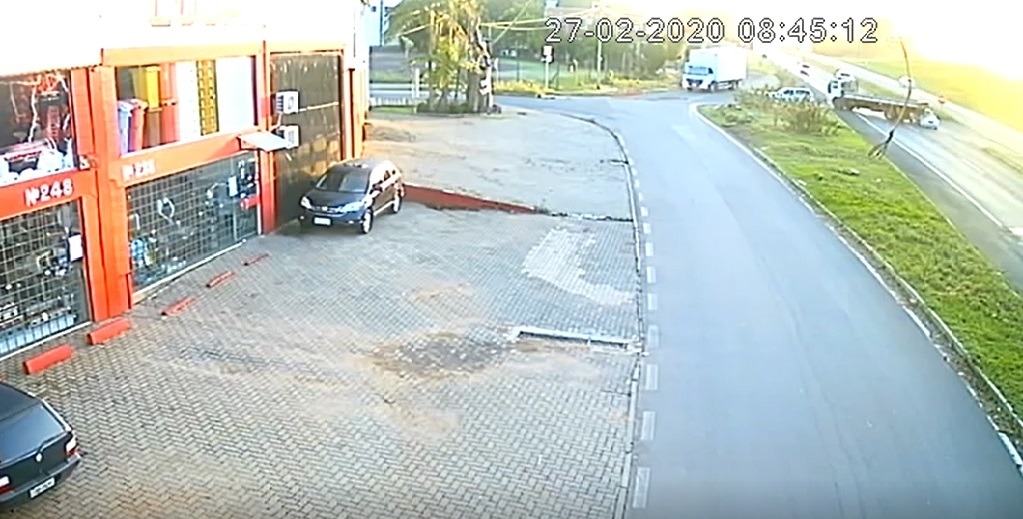 Vídeo mostra momento exato do acidente fatal nesta manhã, na RS – 239