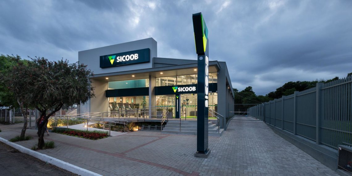 Sicoob promove campanha “Volta às Aulas Solidária”