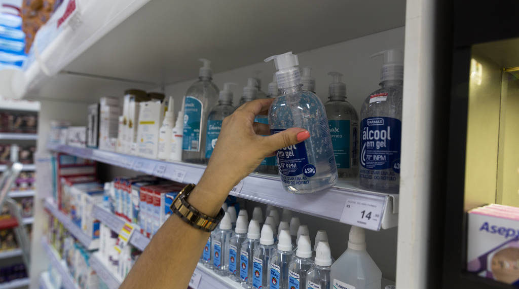 Farmácias de Sapiranga e Campo Bom registram falta de máscaras e álcool gel
