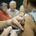 Vacinação contra influenza começa na próxima segunda-feira, 23, e prioriza idosos