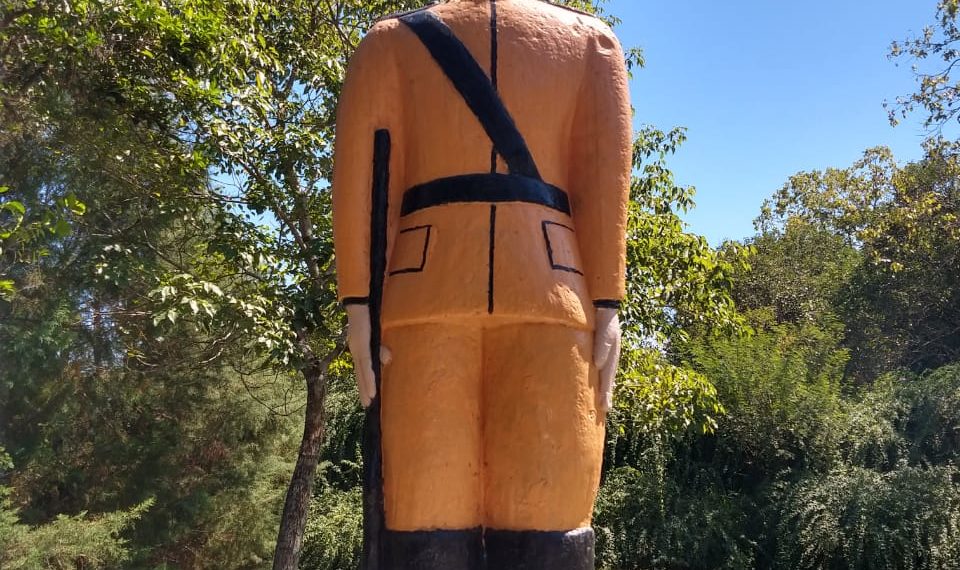 Lamentável: Estátua do cel. Genuíno Sampaio, em Sapiranga, volta a ter cabeça quebrada por vândalos