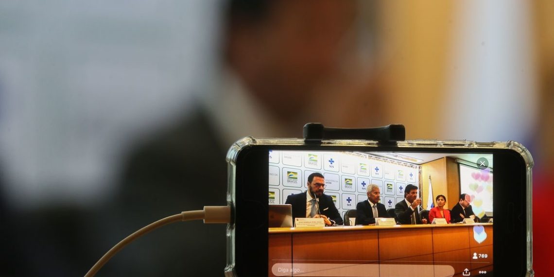 Casos suspeitos de coronavírus não serão mais revelados. Ministério da Saúde só detalhará casos confirmados e óbitos