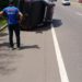 Condutor perde controle após ter a frente cortada por motociclista, em Sapiranga