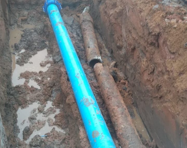 Vazamento de água na área central de Sapiranga é consertado pela Corsan