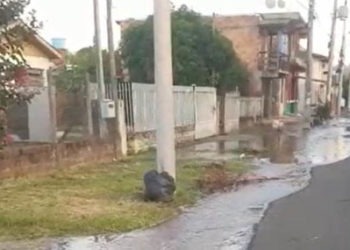 Veja vídeo: Rede de água rompe, desabastece o bairro São Luiz e Corsan atua no conserto
