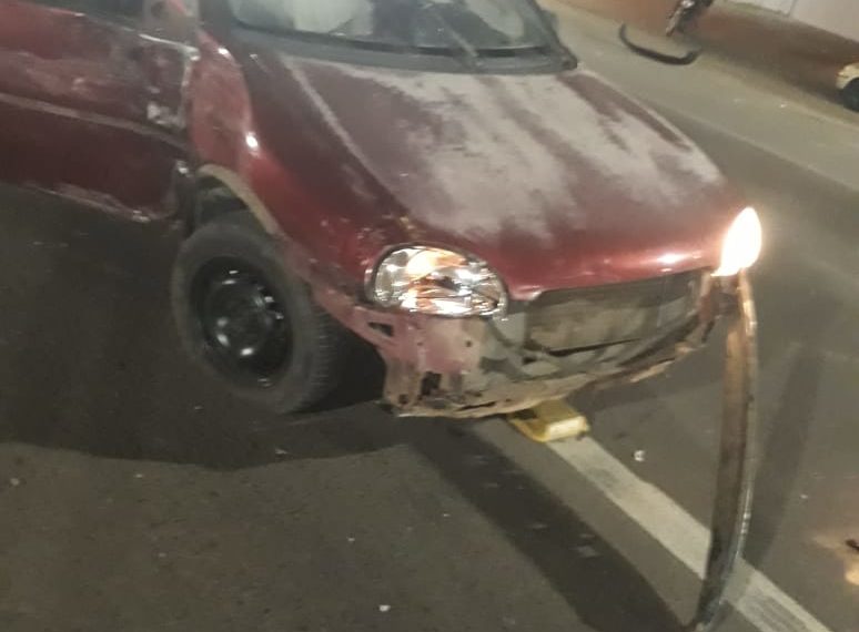 Motorista causa acidente envolvendo outros dois veículos e foge do local na RS-239 em Sapiranga