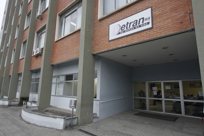 DetranRS suspende exames, prorroga prazos e reforça atendimento eletrônico
