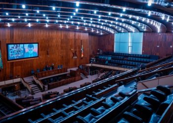Deputados aprovam projeto que busca priorizar recursos para combate à Covid-19