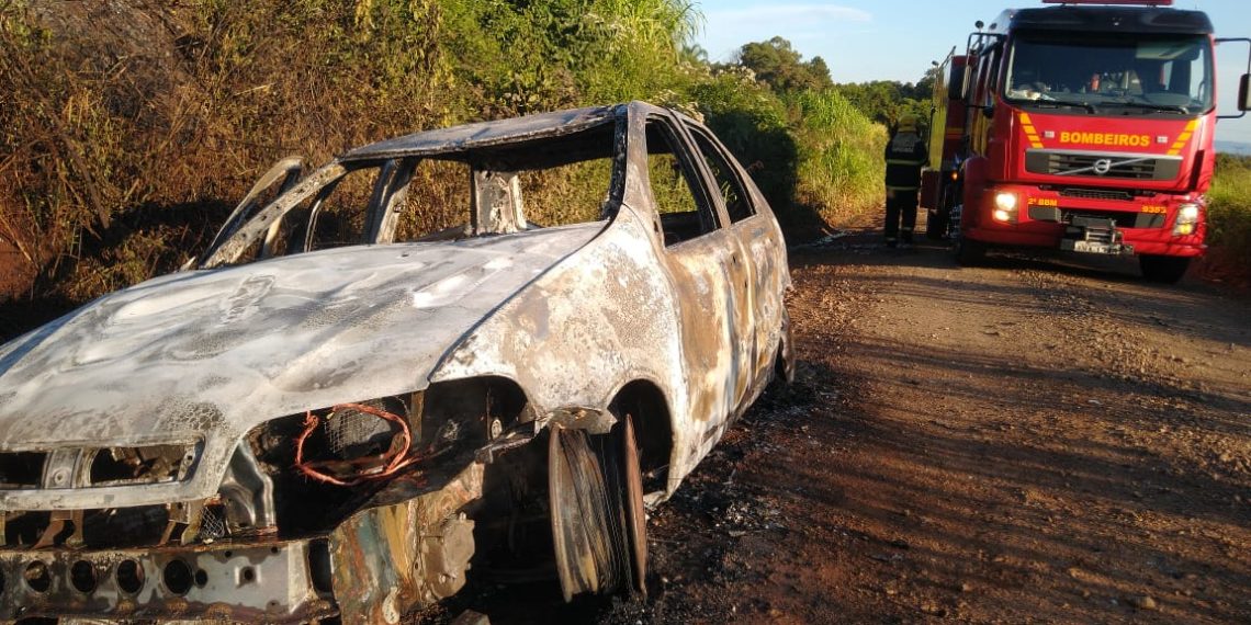 Veículo é encontrado incendiado em área rural de Sapiranga