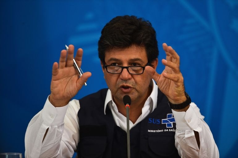 Imprensa nacional cita que ministro Mandetta será demitido hoje por Bolsonaro
