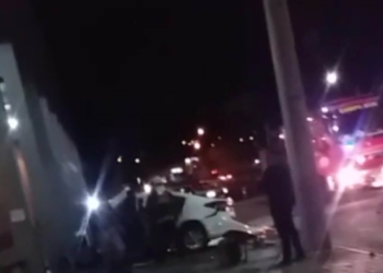 Vídeo: Leitores gravaram equipes resgatando vítima das ferragens após acidente, em Campo Bom