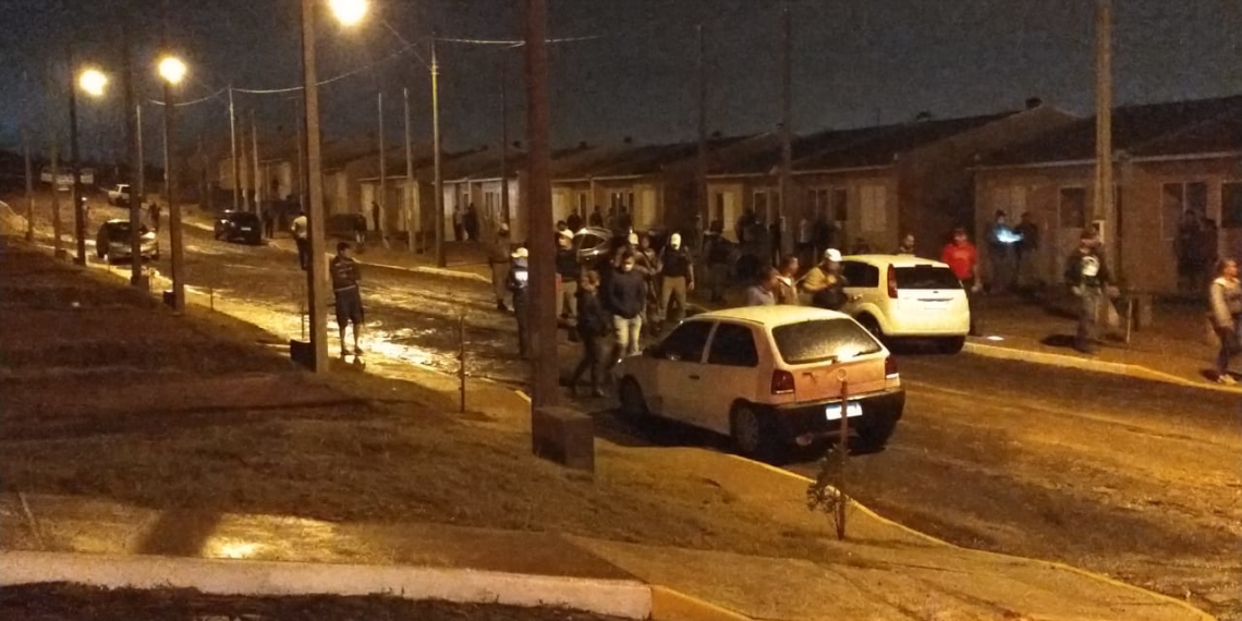 Brigada Militar é acionada para contornar risco de invasão de casas populares, em Sapiranga