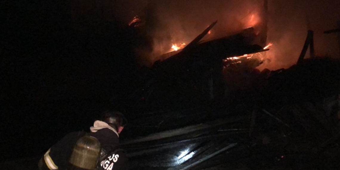 Bombeiros de Sapiranga atuam em incêndio na localidade de Porto Palmeira