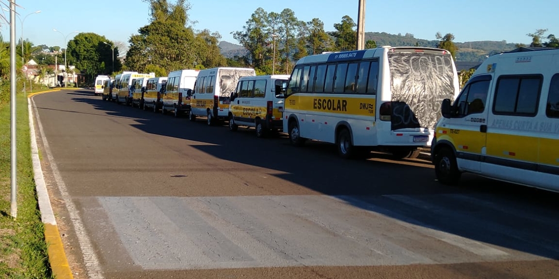 Profissionais do transporte escolar, de Sapiranga, reivindicam apoio financeiro da Prefeitura