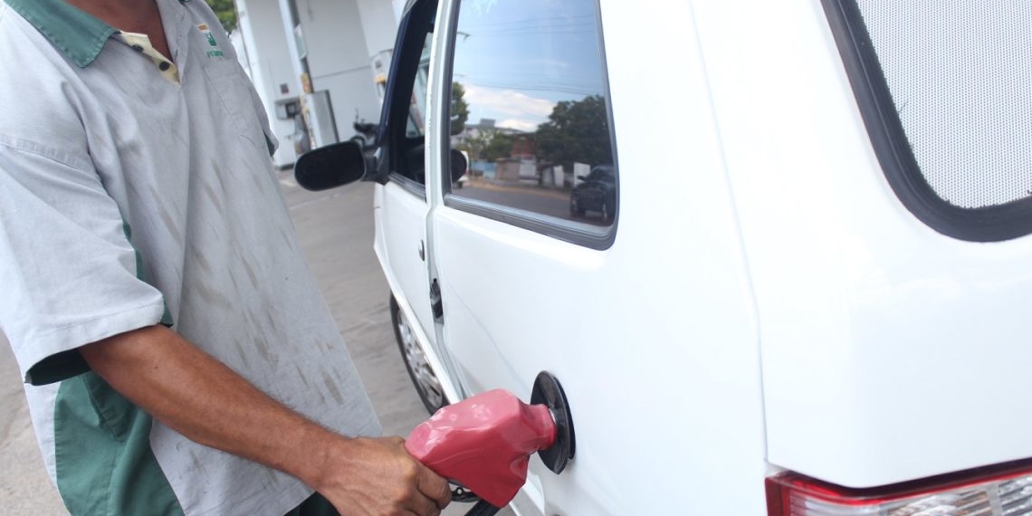 Petrobras anuncia acréscimo de 12% no preço da gasolina