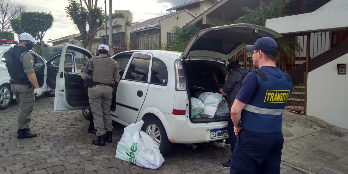 Guarda de Trânsito de Sapiranga e Brigada Militar identificam veículo repleto de mercadorias furtadas dos comércios locais
