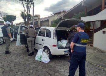 Guarda de Trânsito de Sapiranga e Brigada Militar identificam veículo repleto de mercadorias furtadas dos comércios locais