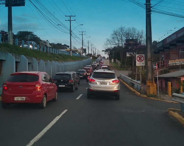 Acidente entre carro e moto em Campo Bom deixa feridos