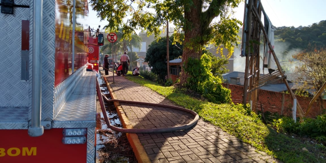 Incêndio atinge residência em Campo Bom