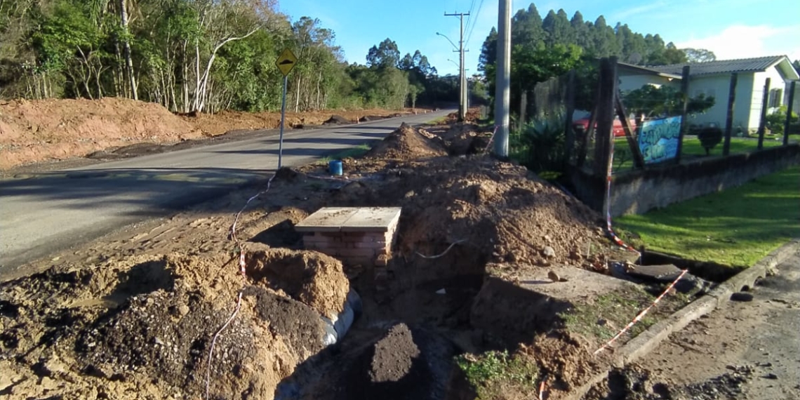 Rompimentos de redes durante obras, deixam bairros de Sapiranga sem água