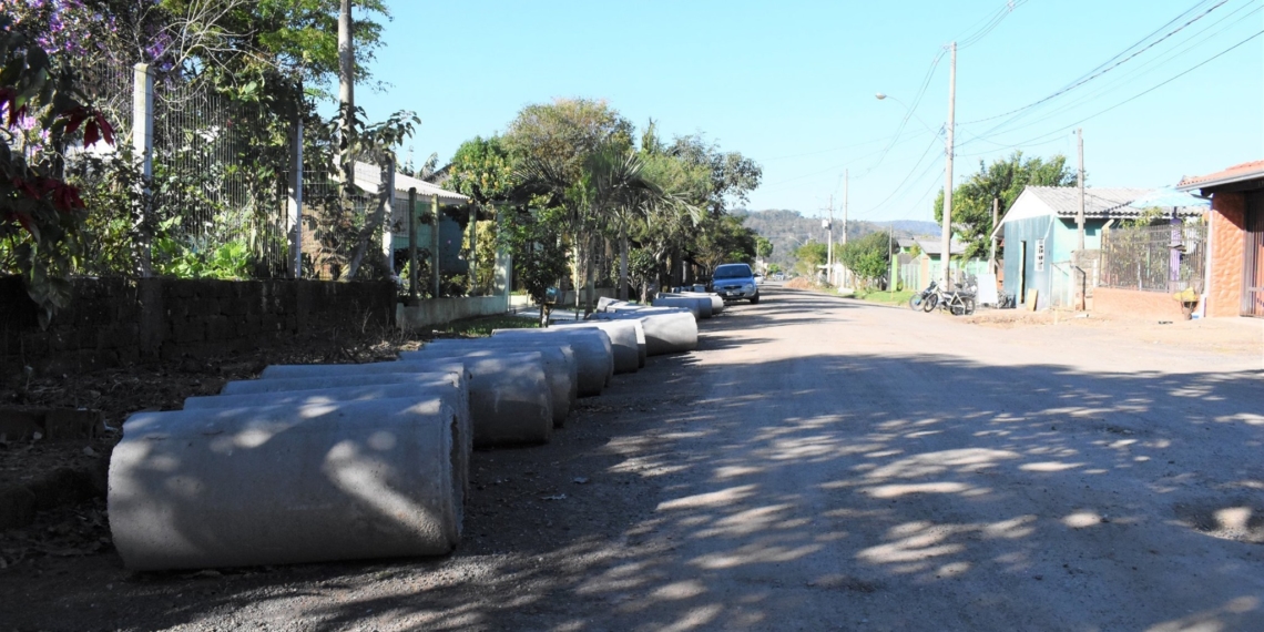 Rua Alagoas, em Nova Hartz, recebe obras de drenagem
