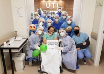 Paciente internada a mais de 50 dias com Covid-19 recebe alta da UTI Isolamento do Hospital Sapiranga
