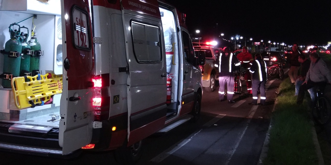 Acidente entre motocicleta e ciclista deixa homem ferido na RS-239, em Sapiranga