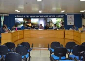 Sessões solenes suspensas e apoio aos professores em Nova Hartz