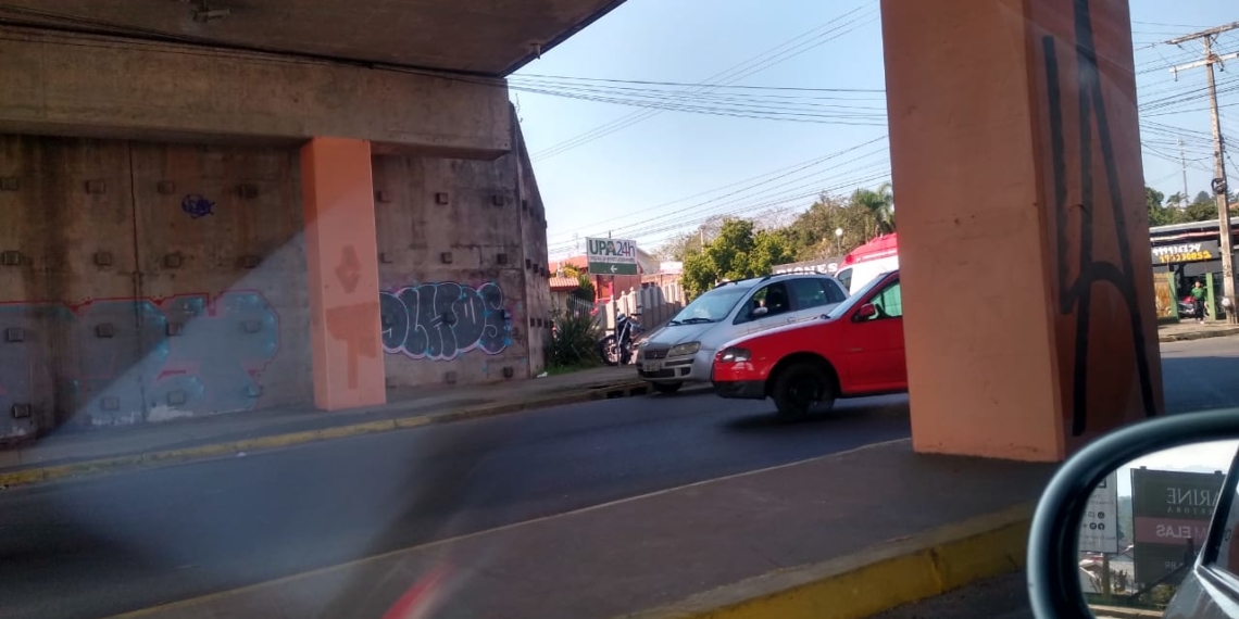 Acidente deixa mulher ferida no viaduto da Santa Fé, em Sapiranga