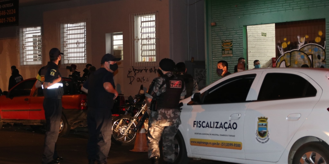 Prefeitura de Sapiranga e BM fiscalizam locais para evitar aglomerações