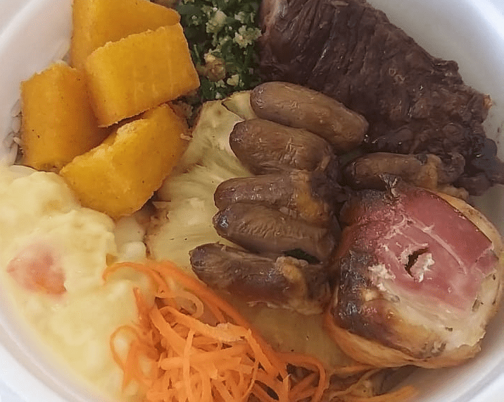 Delivery salva restaurantes, que convivem com restrições da pandemia