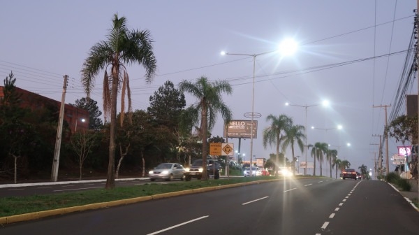 Novas lâmpadas de LED foram instaladas em cinco ruas de Campo Bom até agora